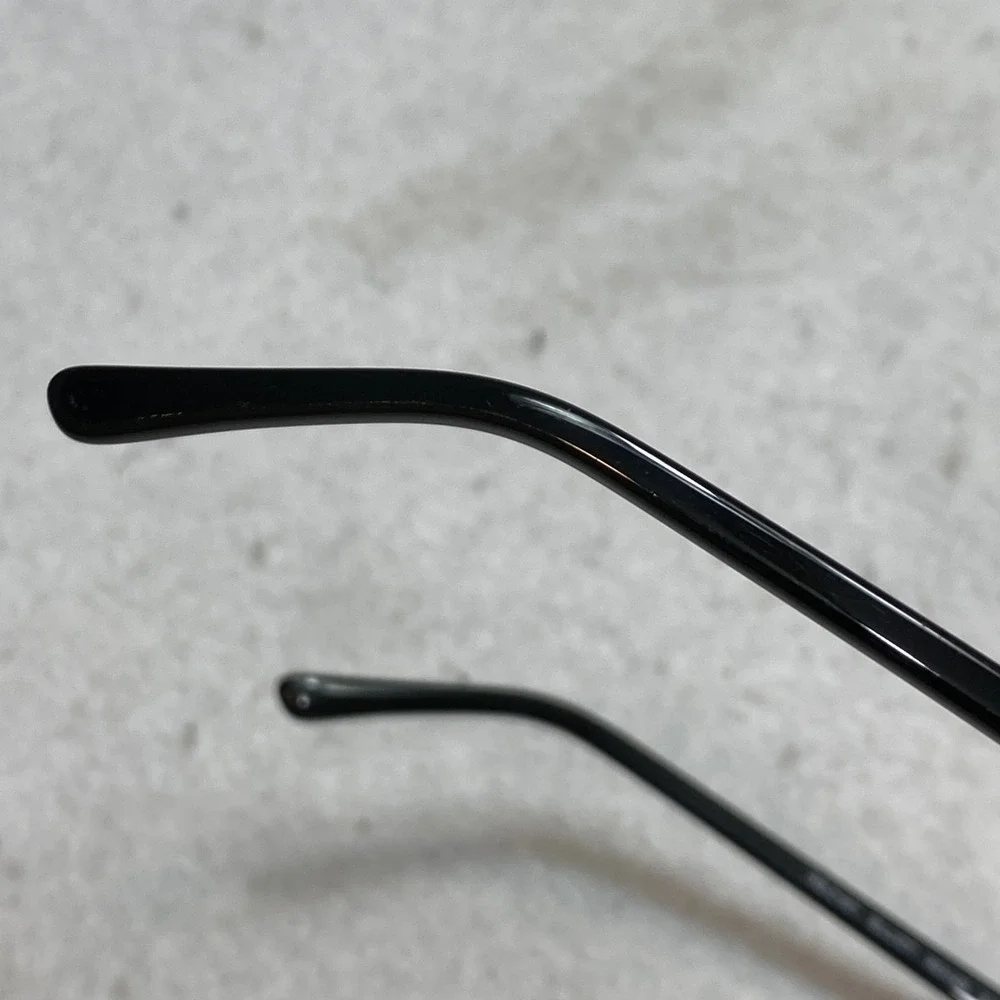 Ray-Ban see scratches